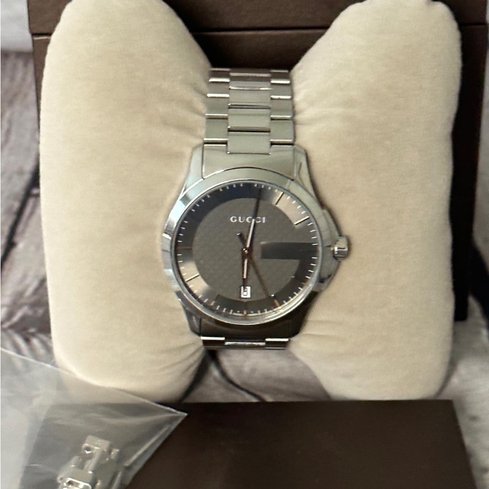 Authentic Gucci Watch. - image 6